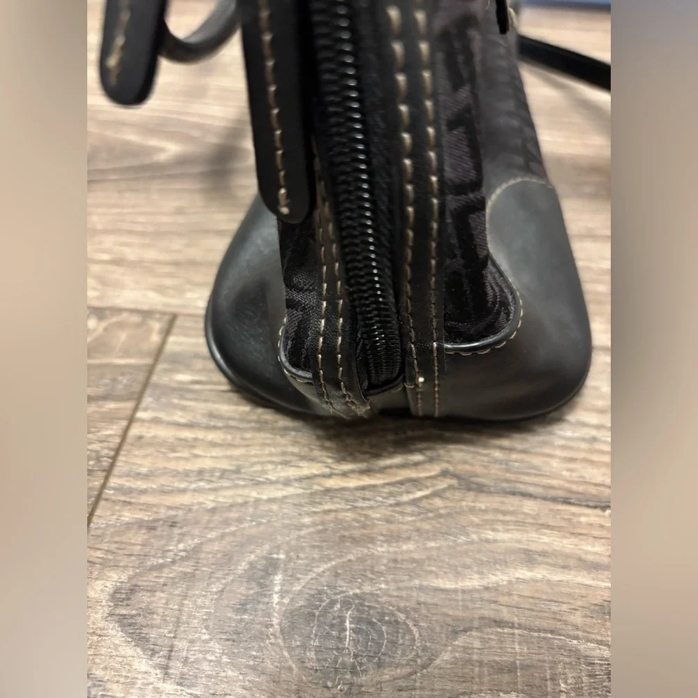 Gianni Bernini Black Handbag Double Handles Metal Feet. Preowned Exc Condition
